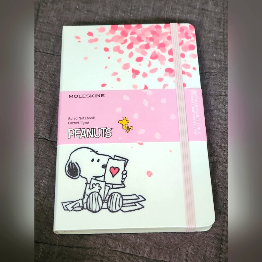 Moleskine Peanuts snoopy themed ruled notebook
